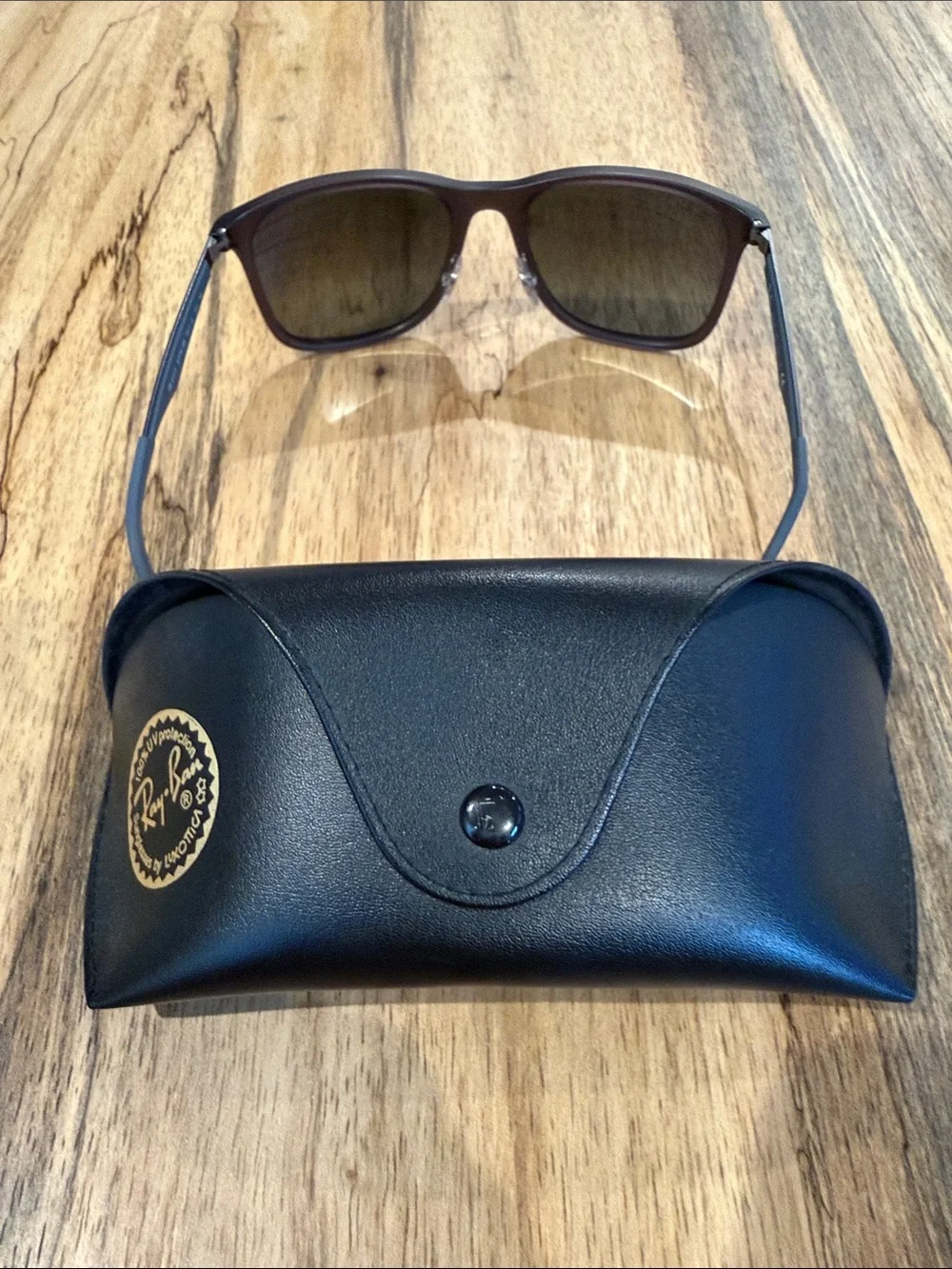 Ray-Ban Men’s Brown Polarized Sunglasses made in Italy